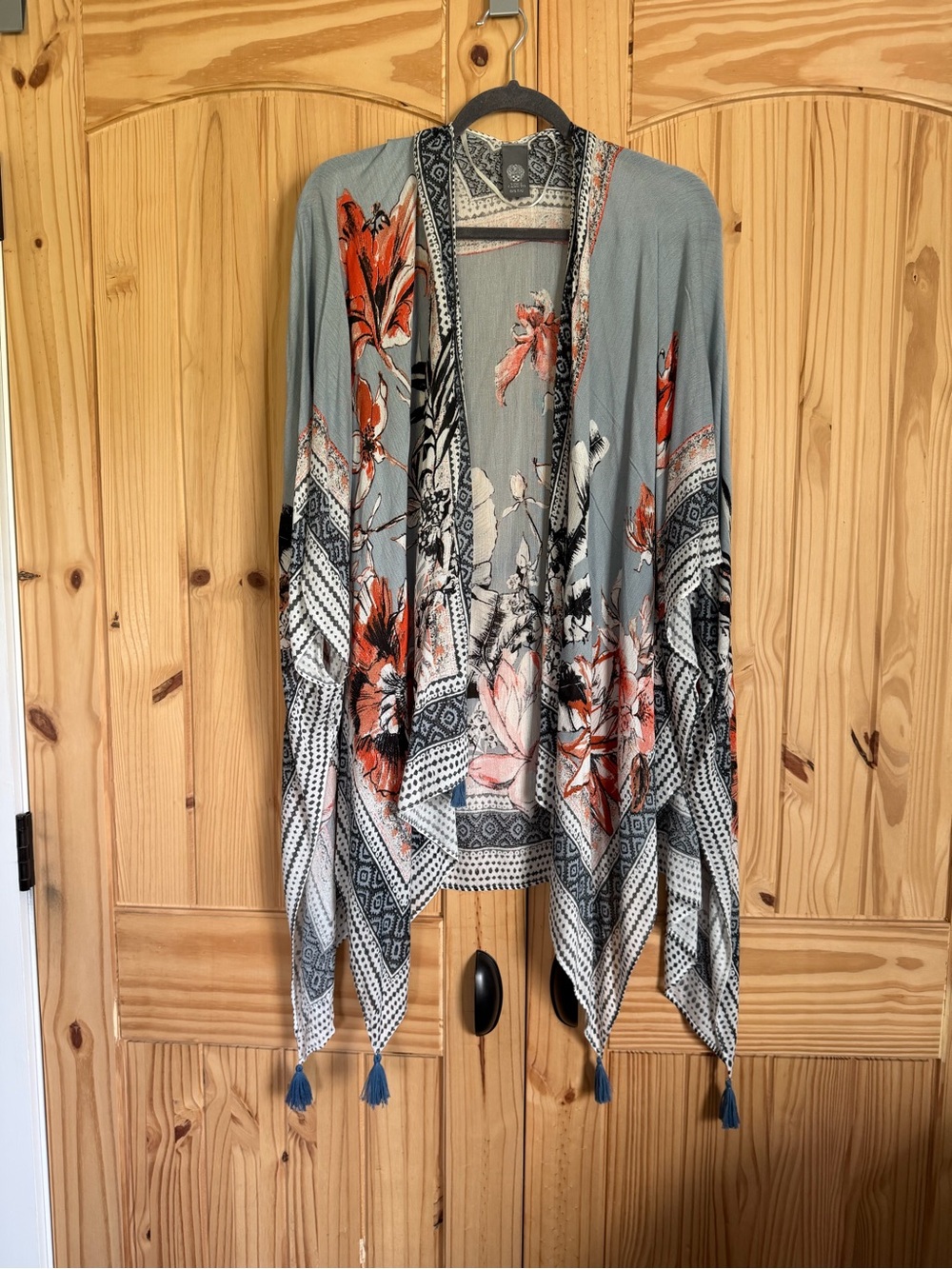 Vince Camuto Floral Kimono Cardigan One Size Gray Coral Boho Tassel Wrap